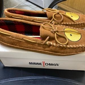 Minnetonka emoji soft sole moc brown size 11